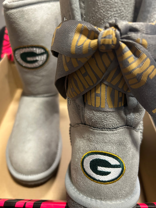 Rare Women's Green Bay Packer Plush Boots with Sparkle Logo, Size 9